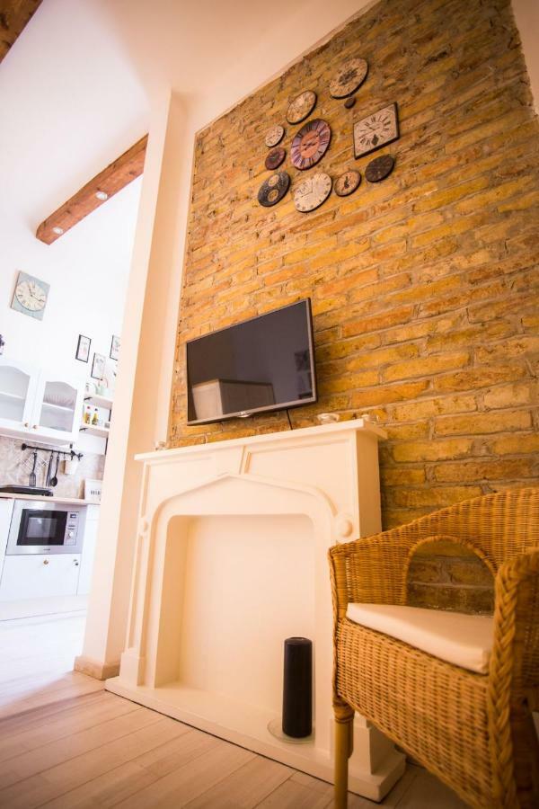 Izabella Vintage Style Apartment Budapest Ngoại thất bức ảnh