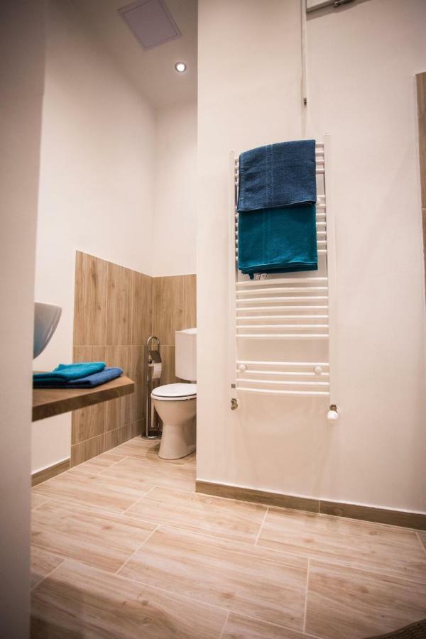 Izabella Vintage Style Apartment Budapest Ngoại thất bức ảnh
