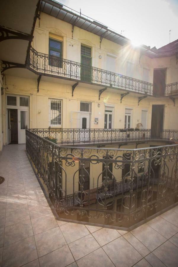 Izabella Vintage Style Apartment Budapest Ngoại thất bức ảnh
