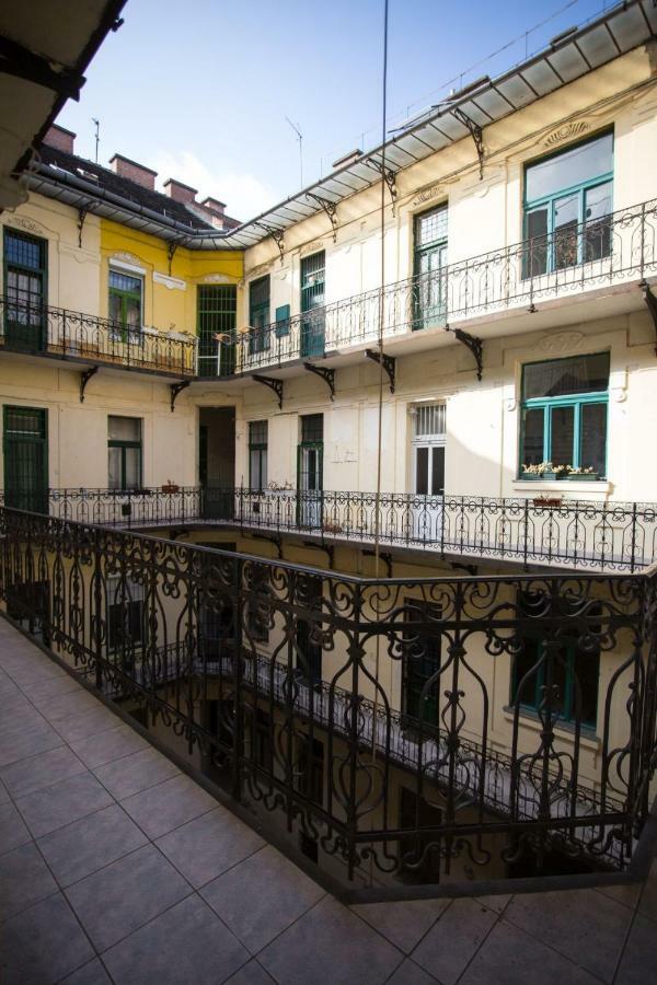Izabella Vintage Style Apartment Budapest Ngoại thất bức ảnh
